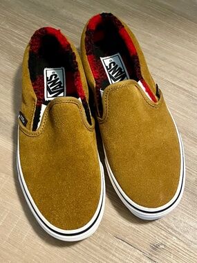 VANS Classic Slip On Skate Shoes Cozy Suede Red Plaid Sherpa NWOT